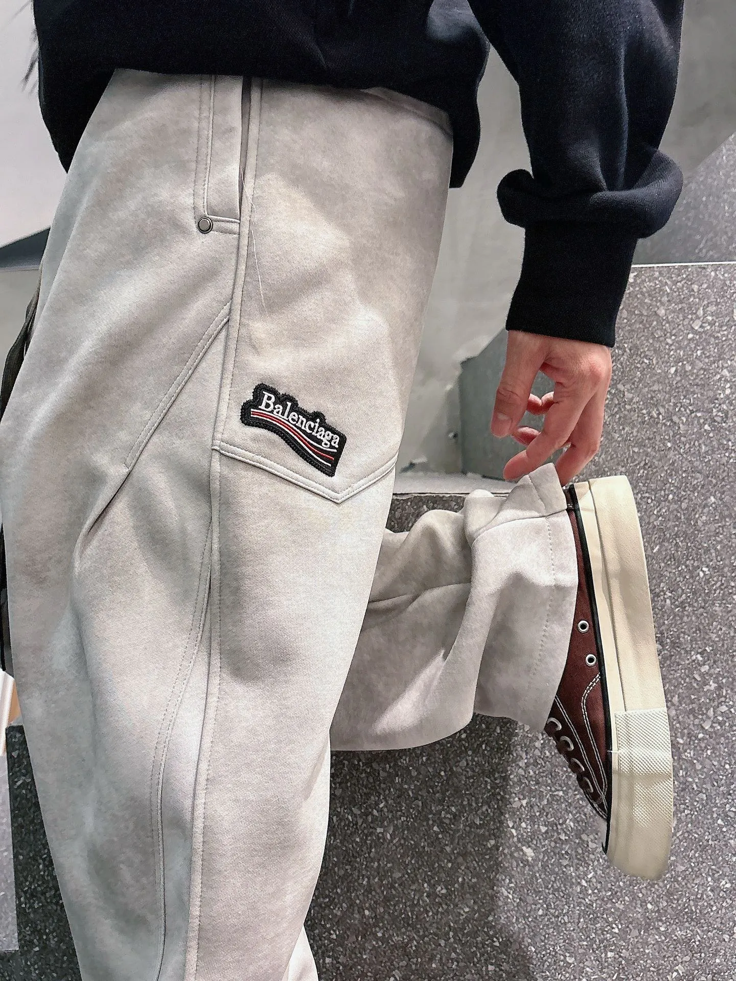 Balenciaga 🆕2026 Autumn and Winter New Arrival Casual Pants! The official website will be released simultaneously. Brand Classic LOGO casual pants, customized fabrics, excellent comfort and strong touch. Highly recognisable, perfect appearance and craftsmanship. Size:M-3XL
